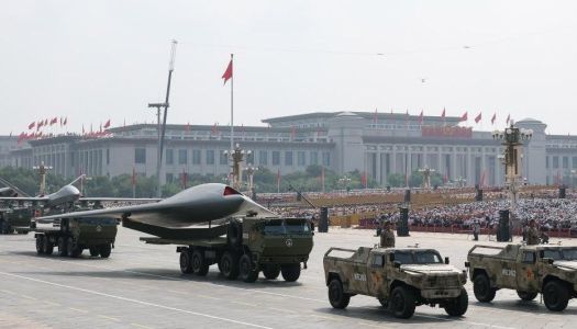 Chineses realizam desfile militar