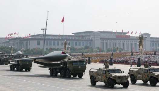 Chineses realizam desfile militar
