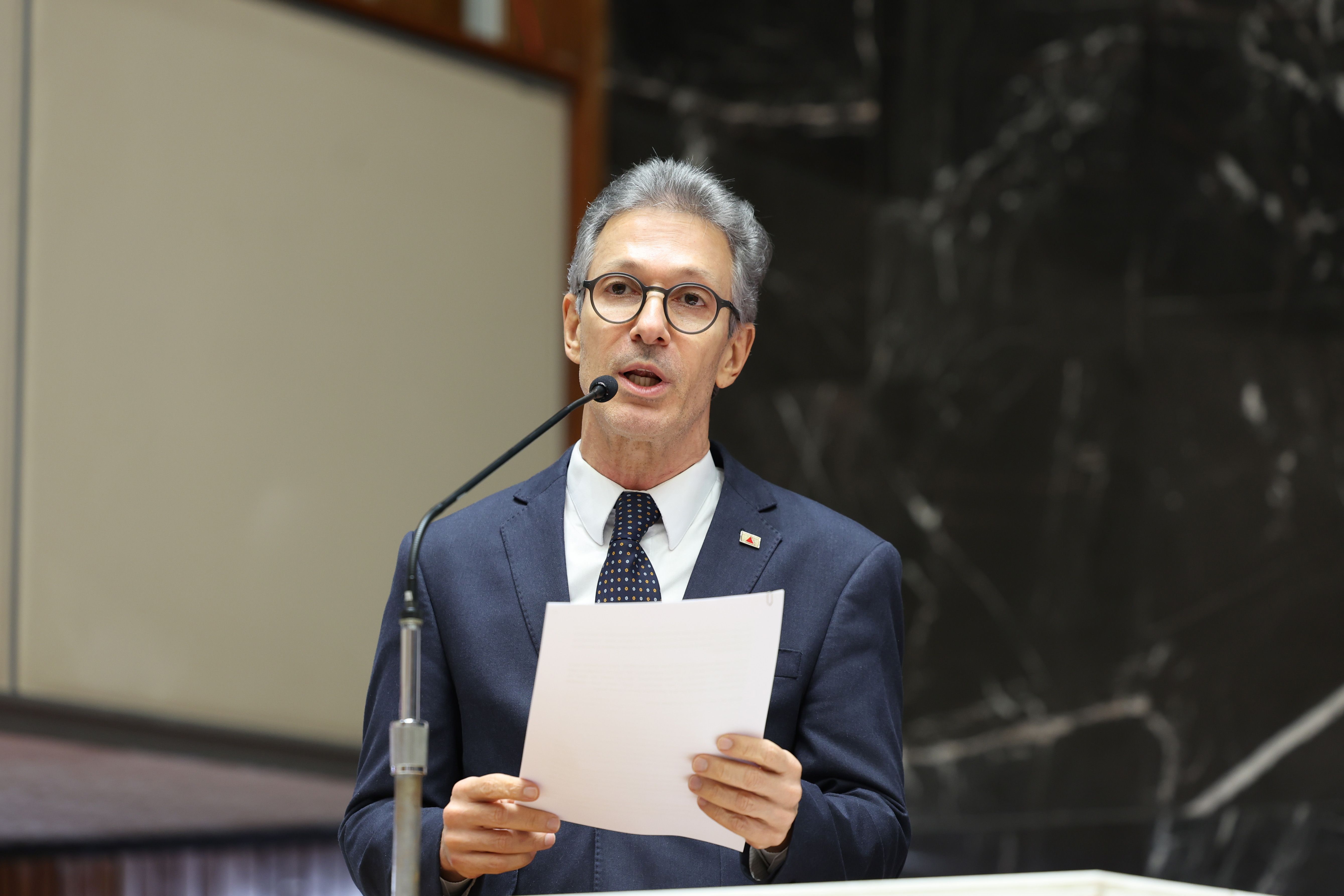 Zema diz que explicações de Flávio Bolsonaro sobre Vorcaro 'não convenceram'