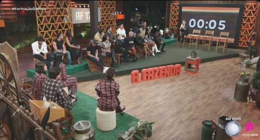 Participantes formam quinta Roça