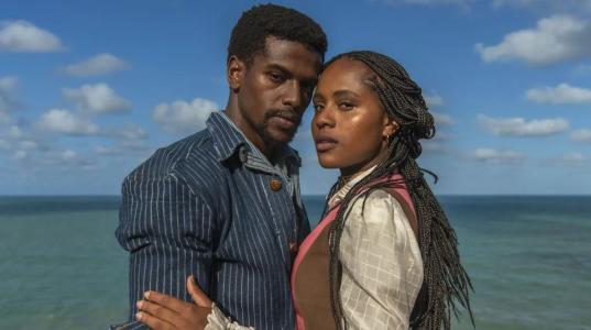 Tonho (Ronald Sotto) e Alika (Duda Santos) em "A Nobreza do Amor"