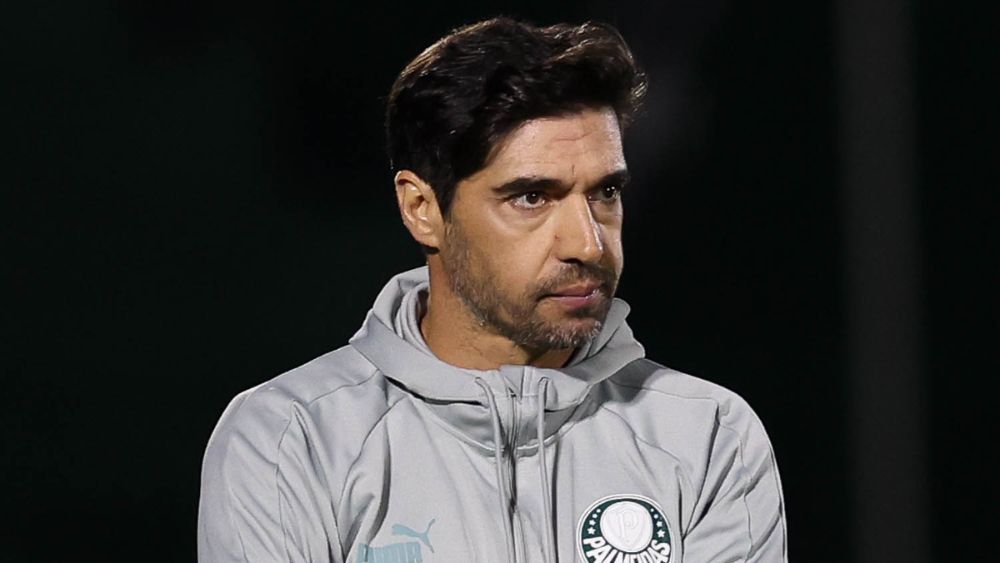 Palmeiras informa lesão ligamentar de meia, que vira desfalque para Abel Ferreira