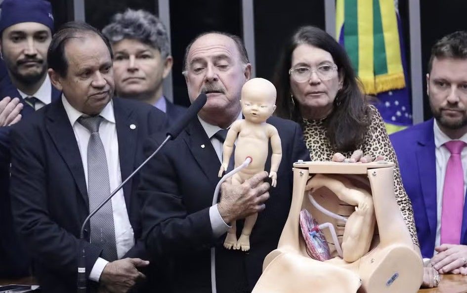 Entenda o que muda com a PEC Antiaborto e o que acontece nos três casos em que a prática é permitida no Brasil