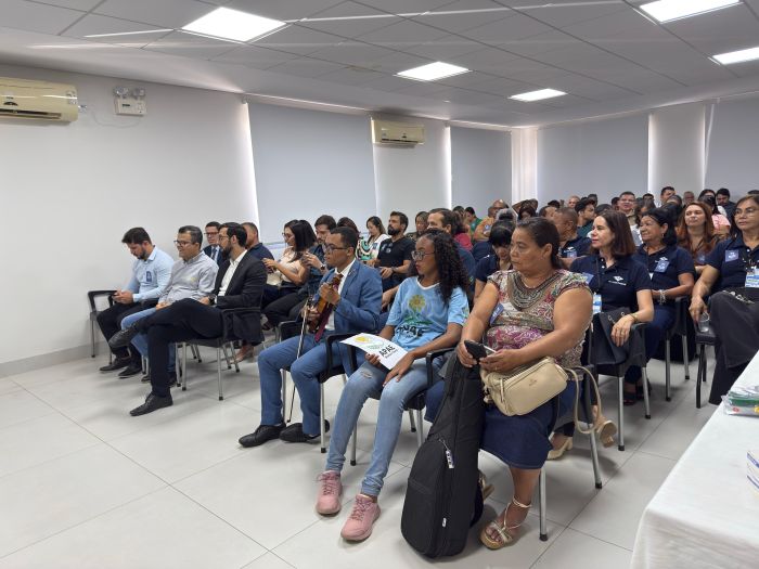 Representantes e autoridades compareceram ao evento para entrega das mercadorias Representantes e autoridades compareceram ao evento para entrega das mercadorias