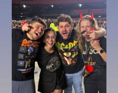 Alberto Lage (à esquerda), Lohanna e Luísa Barreto em show do AC/DC