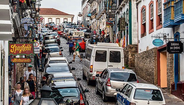 Motoristas inadimplentes com IPVA podem parcelar débito em até 12 vezes
