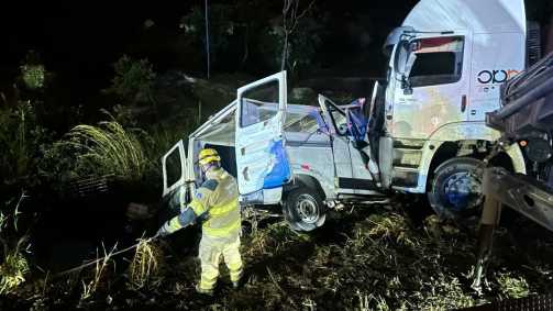 Acidente entre van e carreta no Norte de Minas