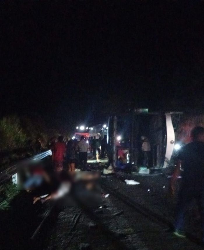 Pelo menos 7 pessoas morreram em um acidente com ônibus na BR-116, próximo a Medina, no Vale do Jequitinhonha.