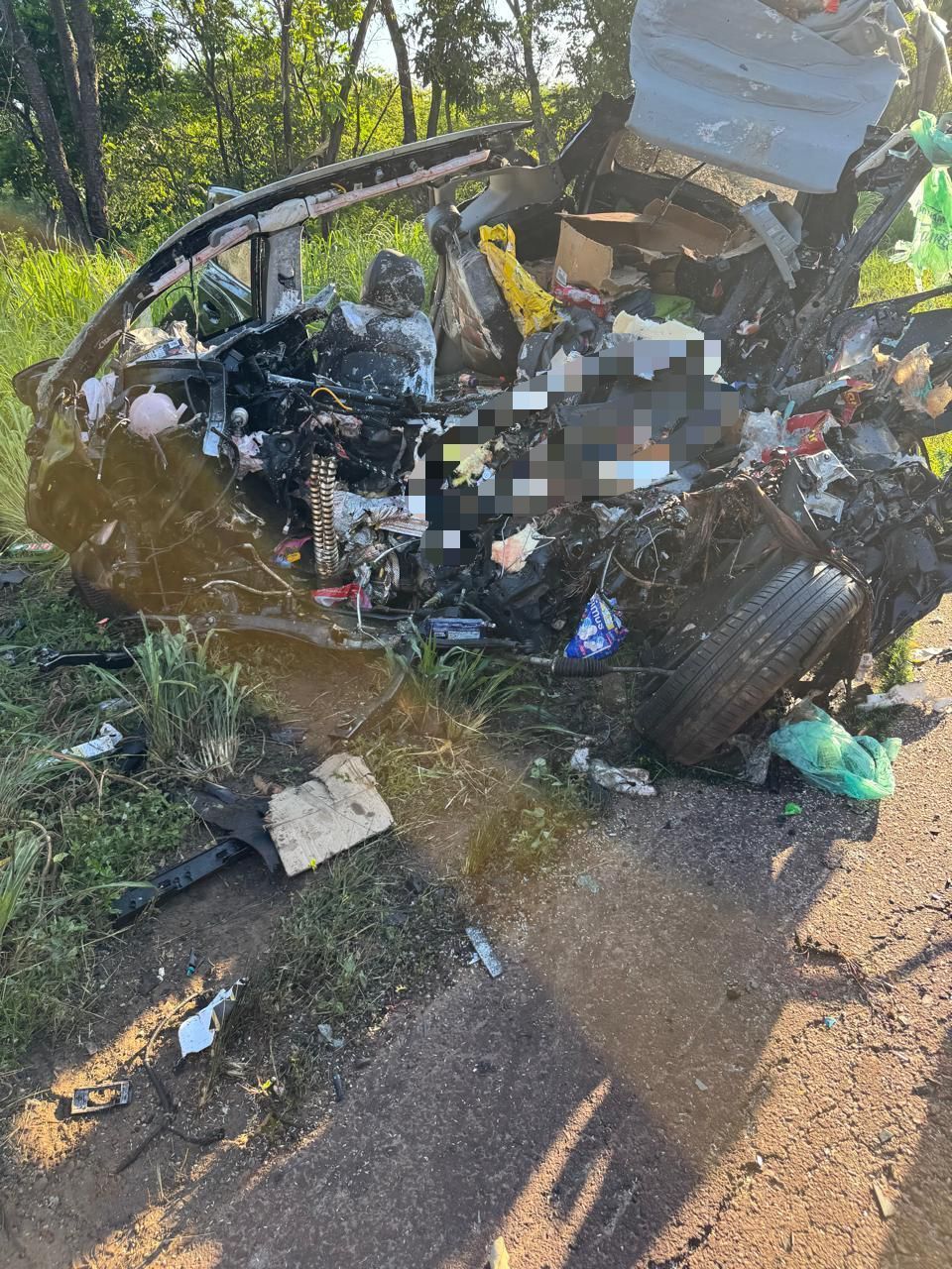 Acidente grave na BR-365 entre carro e carreta mata mãe e deixa filha ferida, no interior de MG