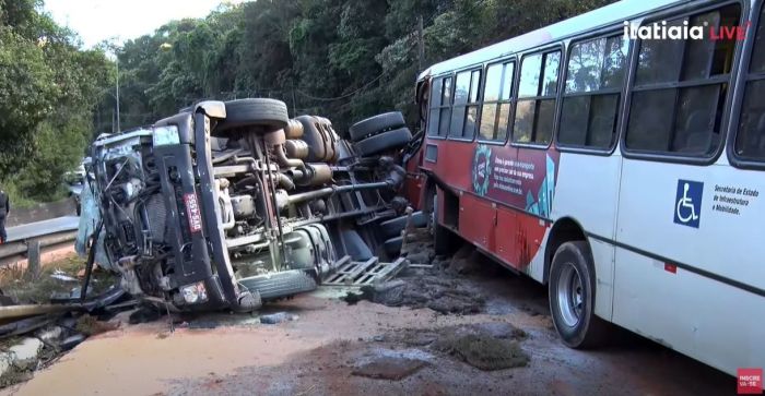 Imagens aéreas mostram acidente grave na MG-30, em Nova Lima.