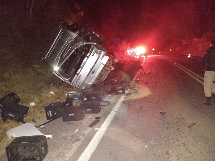 Acidente grave deixa motoristas feridos Acidente grave deixa motoristas feridos