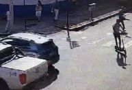 Jovem de patinete avança sinal vermelho e é atingido por moto em BH; veja