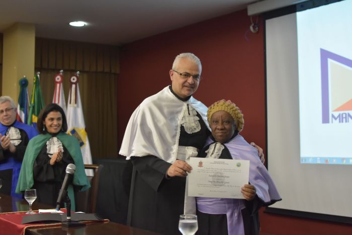 Adenilde Petrina doutora honoris causa UFJF