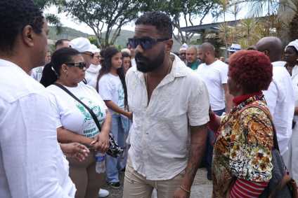 Arlindo Cruz é velado e enterrado no Rio