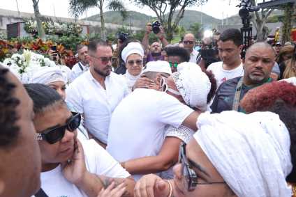 Arlindo Cruz é velado e enterrado no Rio