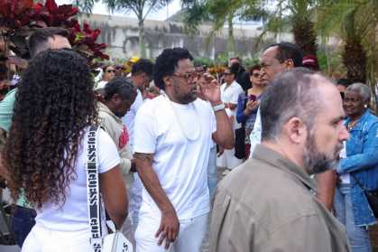 Arlindo Cruz é velado e enterrado no Rio