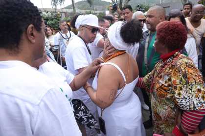 Arlindo Cruz é velado e enterrado no Rio