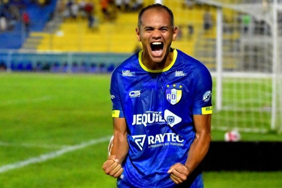 Veja números impressionantes de Tiago Recife, artilheiro do Campeonato Baiano 2026