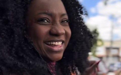 Cantora está internada em estado gravíssimo após sofrer um aneurisma cerebral; fãs e artistas mobilizam redes sociais em corrente de oração e apoio