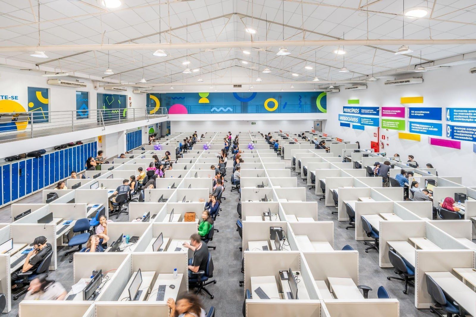 AeC Contact Center tem mais de mil vagas distribuídas em Minas Gerais, São Paulo e Rio de Janeiro