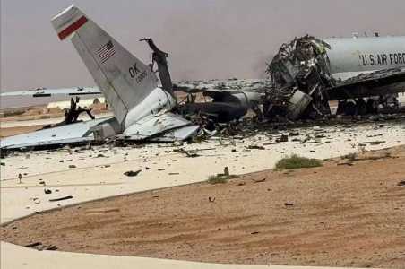Imagem mostra aeronave partida ao meio