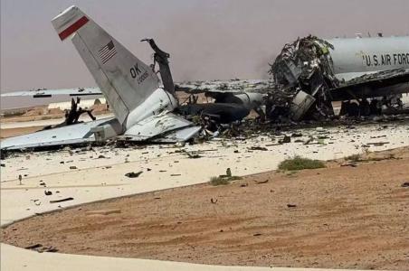 Imagem mostra aeronave partida ao meio
