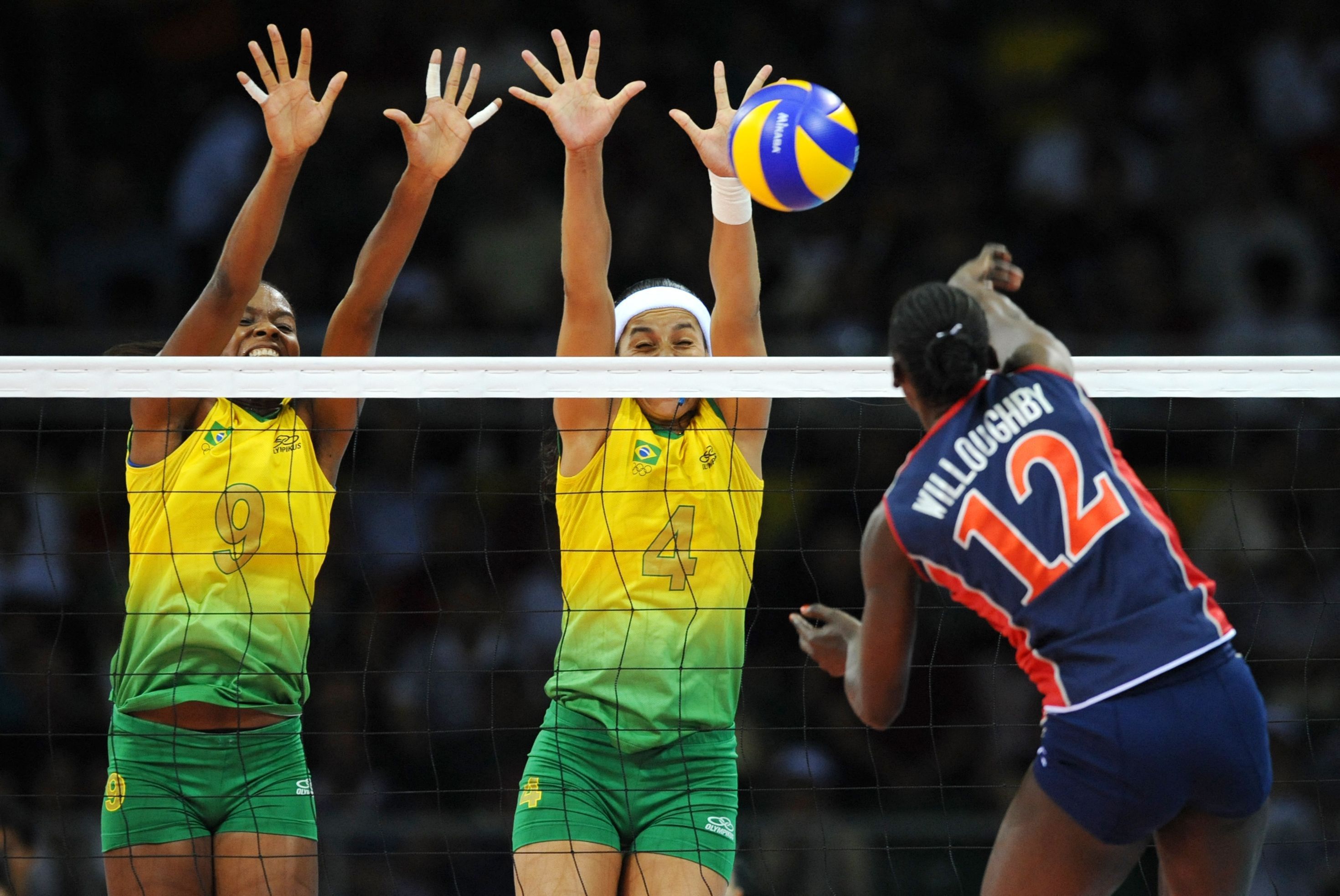 Bicampeã olímpica de Vôlei pelo Brasil é contratada pela Globo