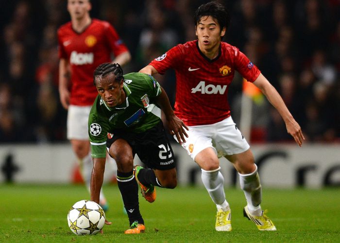 Leandro Salino em jogo da Liga dos Campeões de 2012 contra o Manchester United Leandro Salino em jogo da Liga dos Campeões de 2012 contra o Manchester United