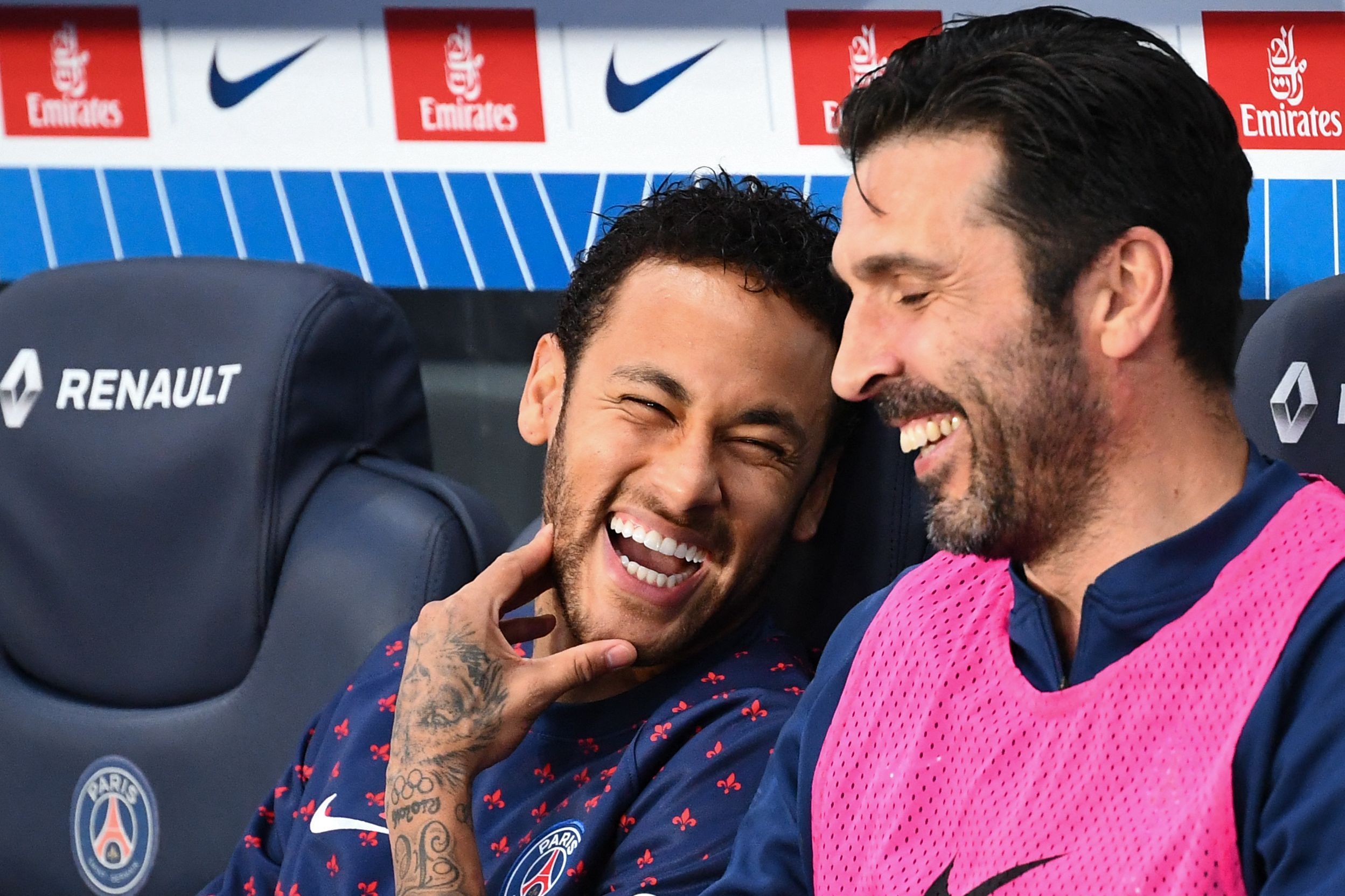 Ídolo da Itália exalta Neymar e fala sobre bola de ouro: ‘Deveria ter ganhado cinco’