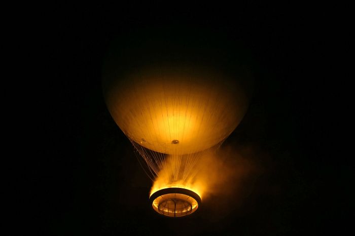 Pira olímpica, erguida por um balão, ficará no céu de Paris ao longo dos Jogos Pira olímpica, erguida por um balão, ficará no céu de Paris ao longo dos Jogos