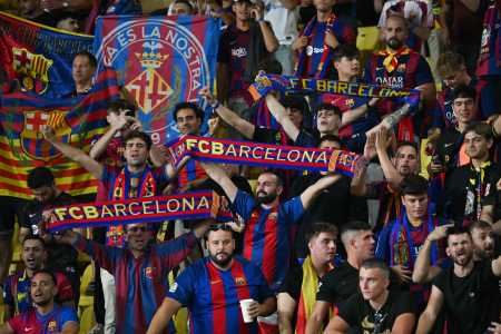 Torcida do Barcelona em jogo contra o Mônaco pela Champions League • AFP