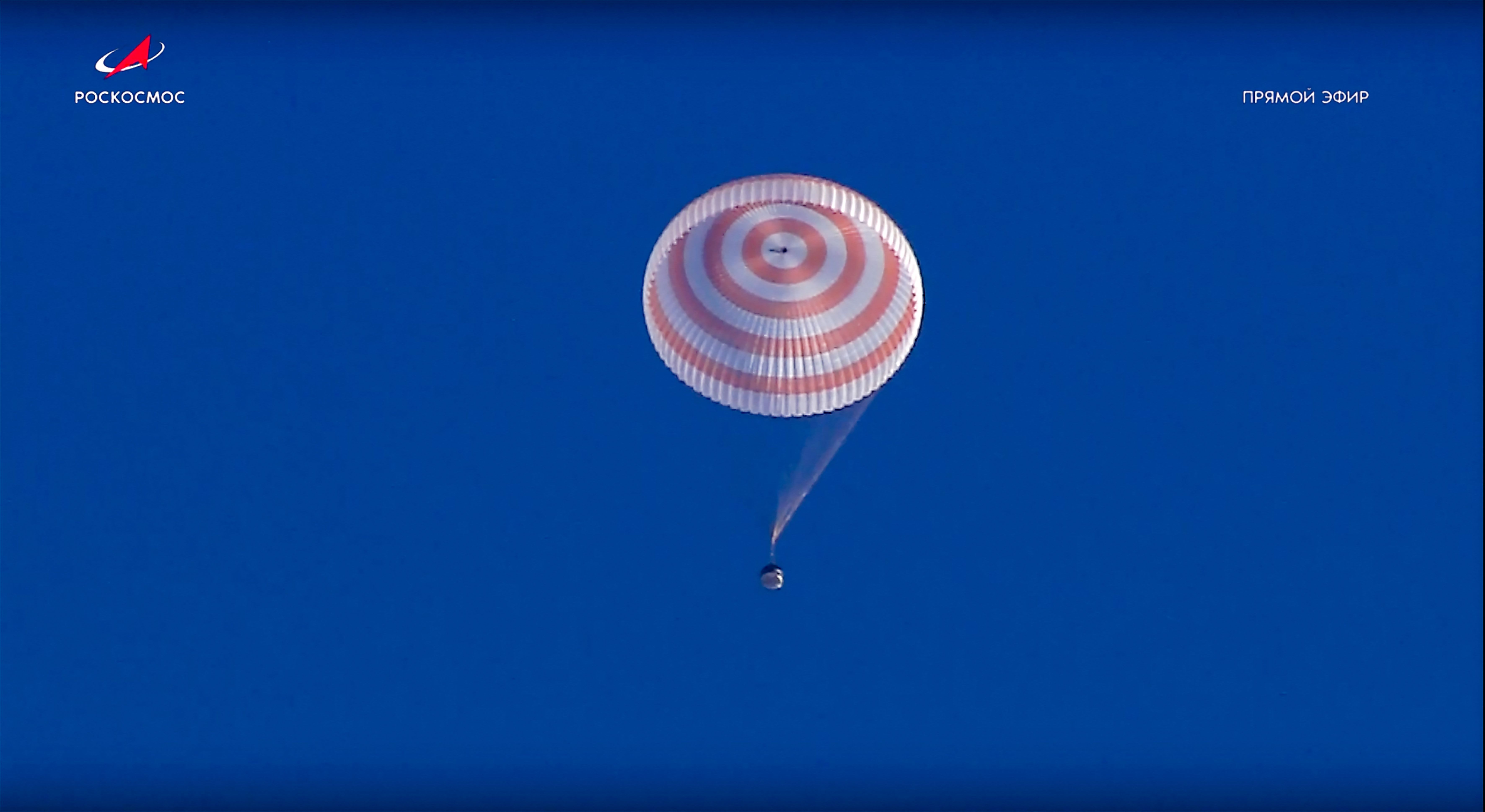 Nave espacial russa Soyuz pousa após missão recorde à ISS