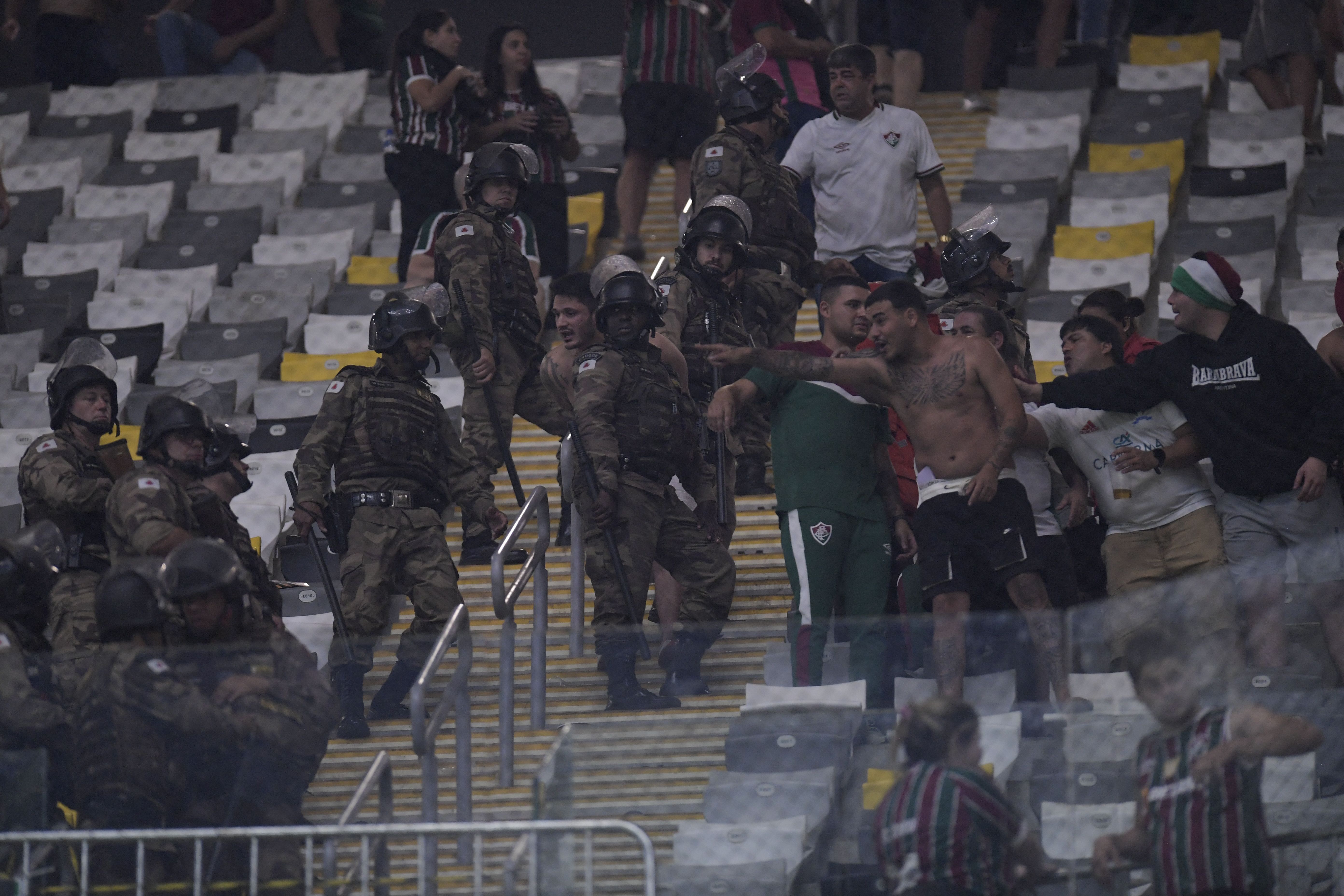 Torcida do Fluminense se envolve em confusão na Arena MRV, e Atlético promete atitude