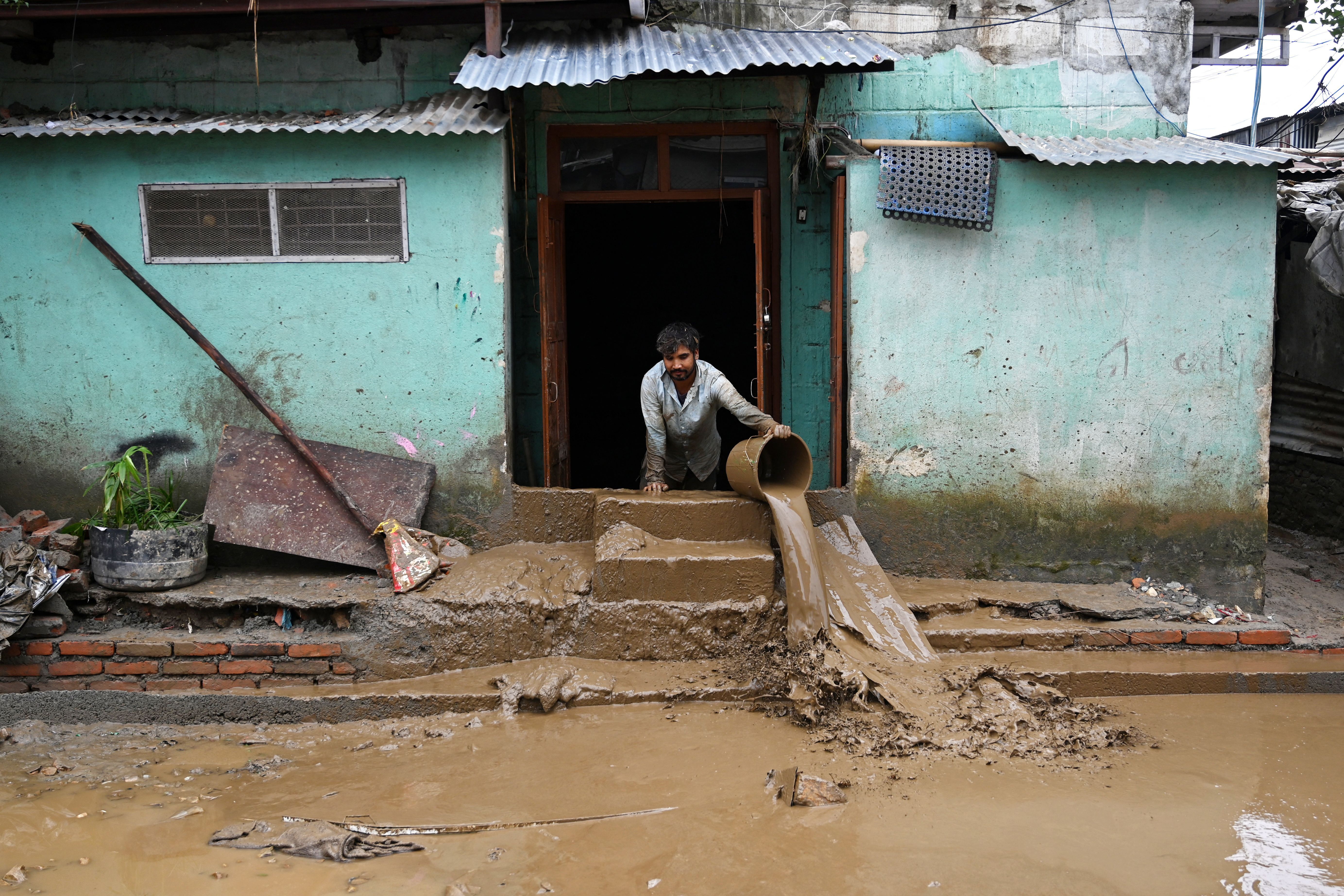 Inundações no Nepal causam ao menos 148 mortes