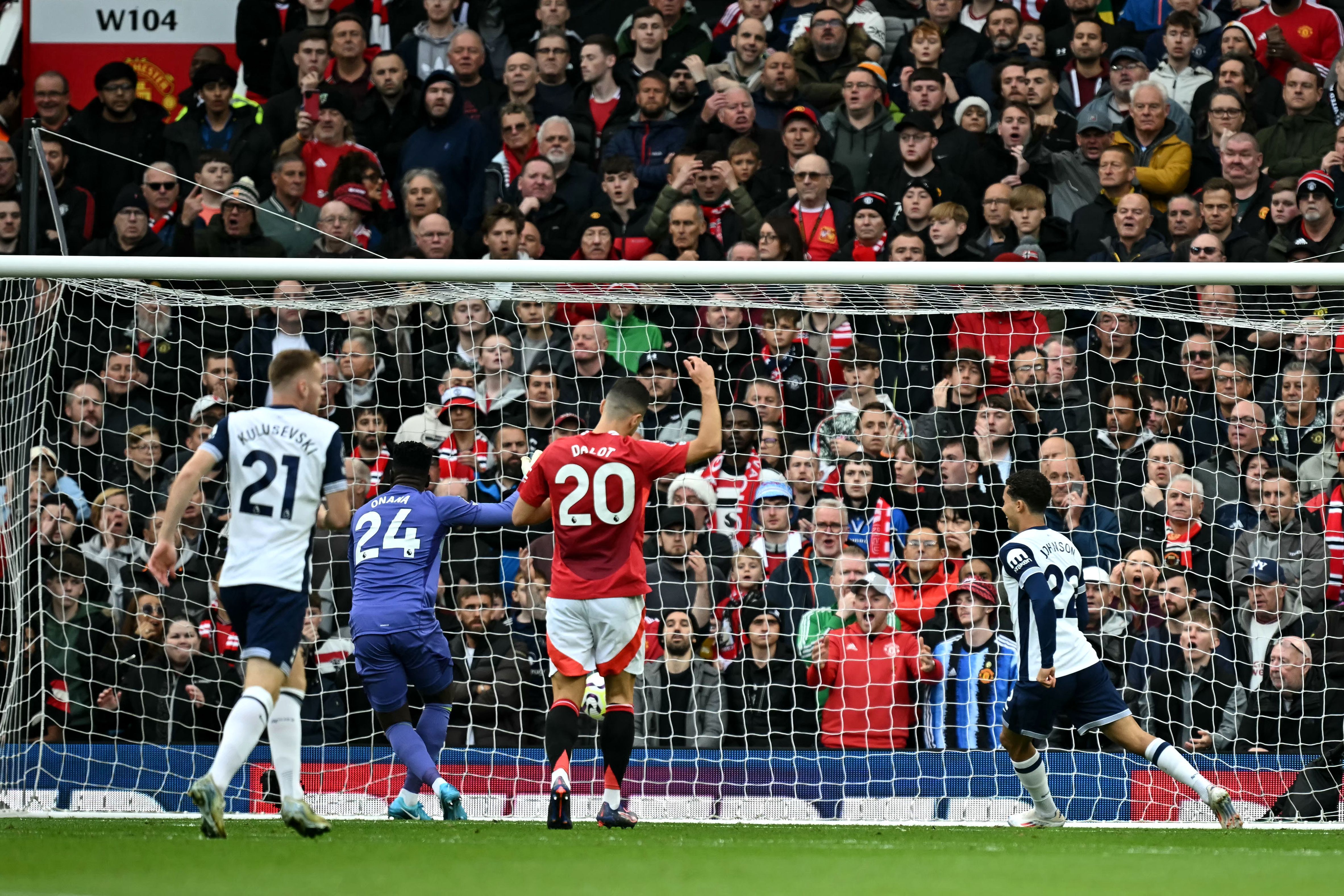 Sem dificuldades, Tottenham bate United fora de casa pela Premier League