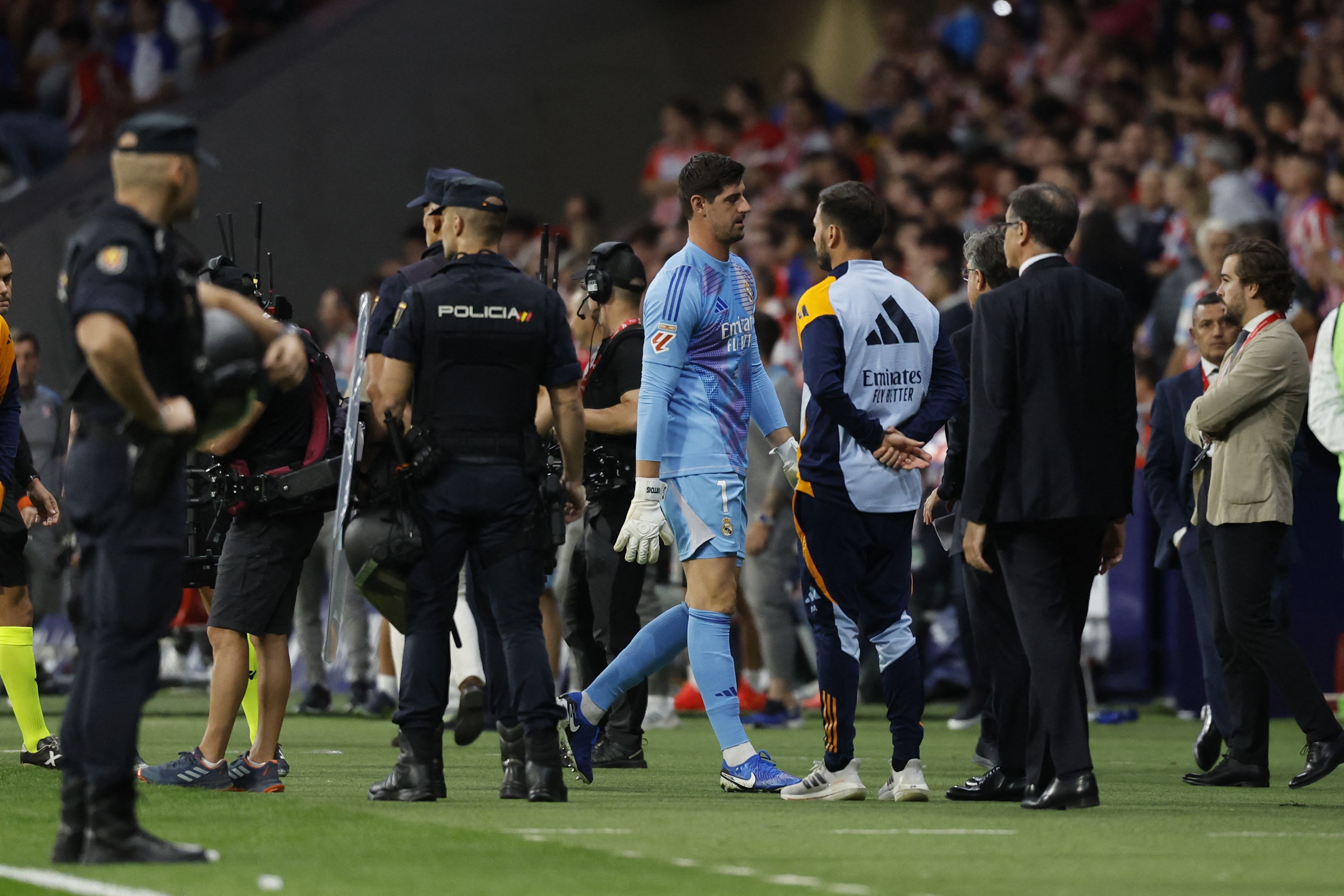Atlético de Madrid x Real Madrid: confusão paralisa clássico após gol de brasileiro