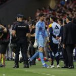 Atlético de Madrid x Real Madrid: confusão paralisa clássico após gol de brasileiro