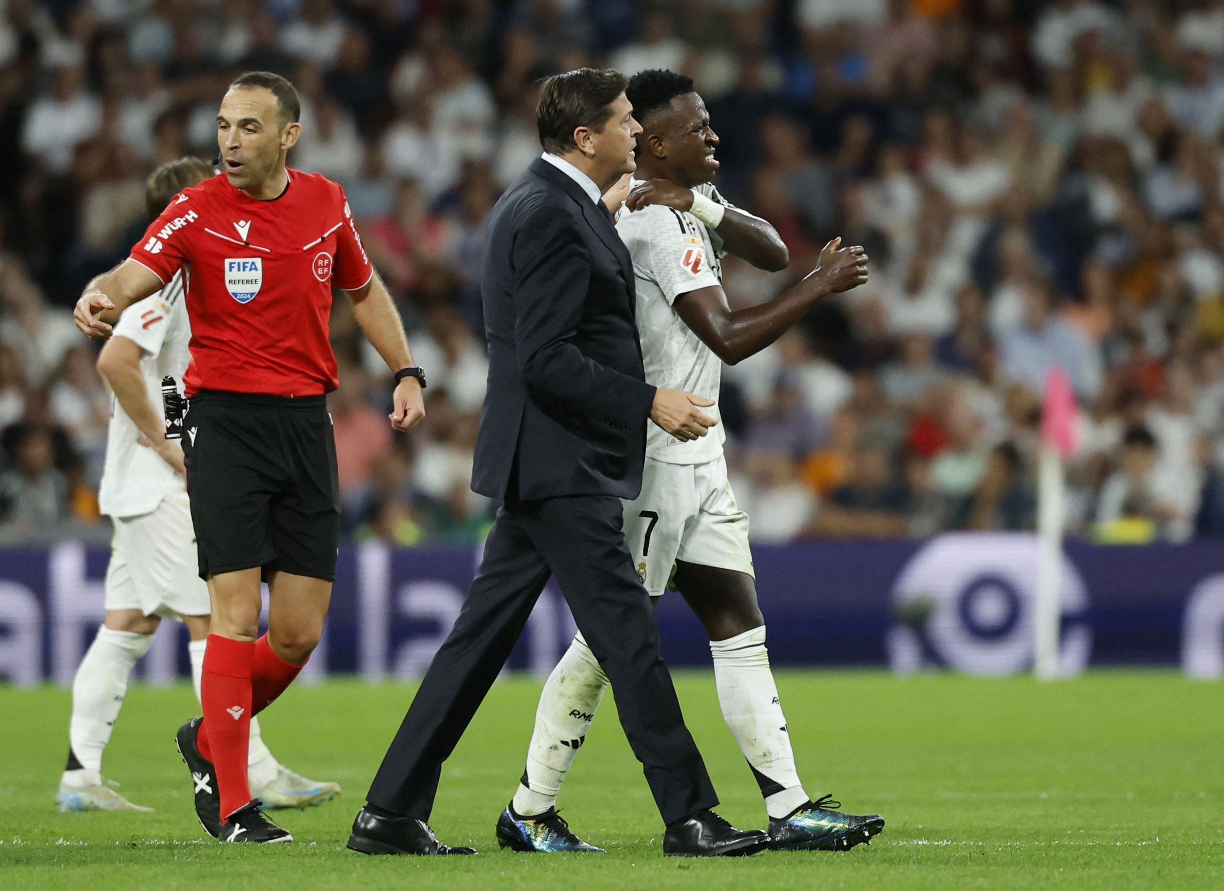 Vini Jr. sofre lesão na cervical e pode ser cortado da Seleção Brasileira