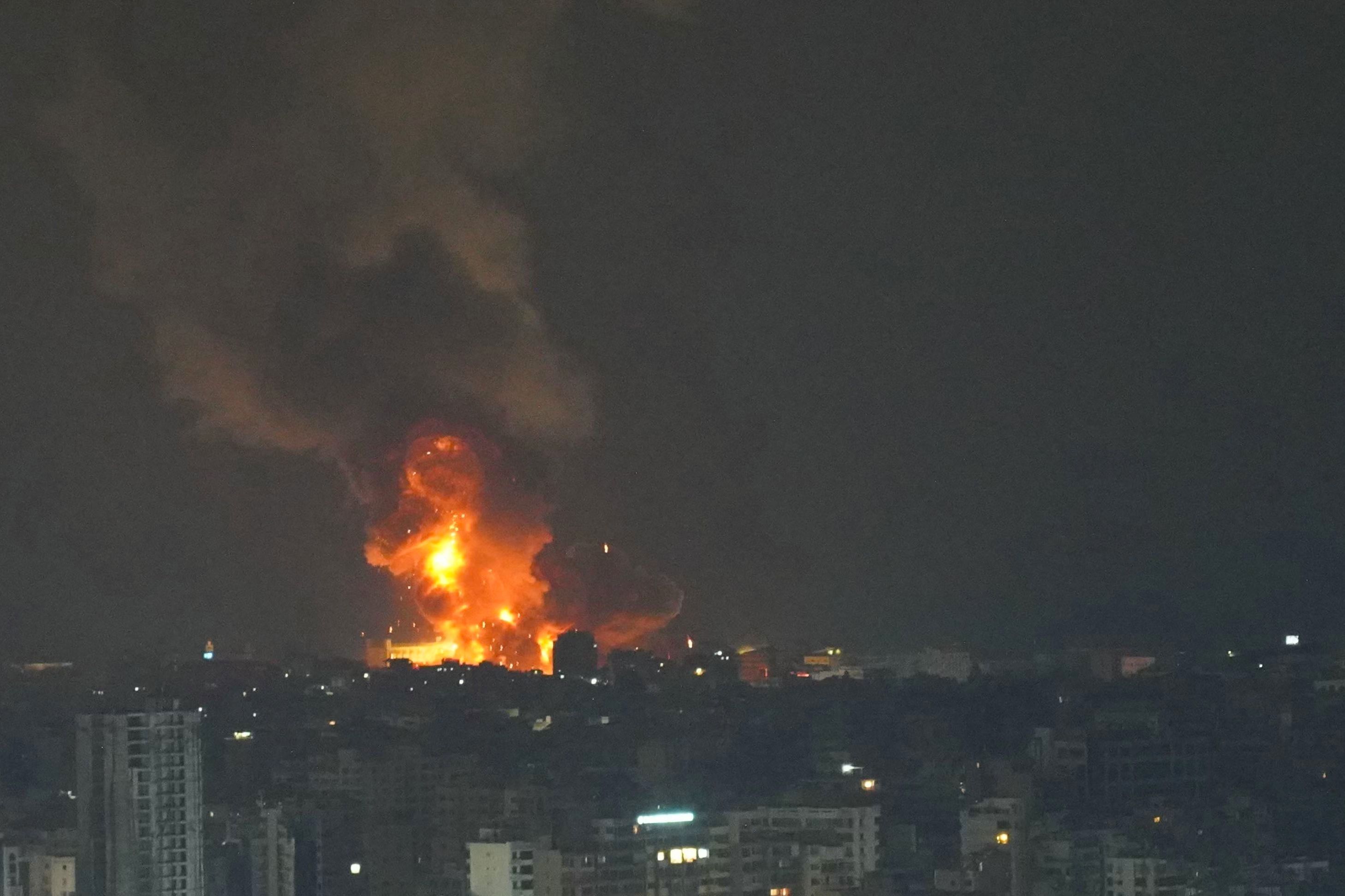 Israel realiza bombardeio em Beirute, capital do Líbano, neste sábado (5)