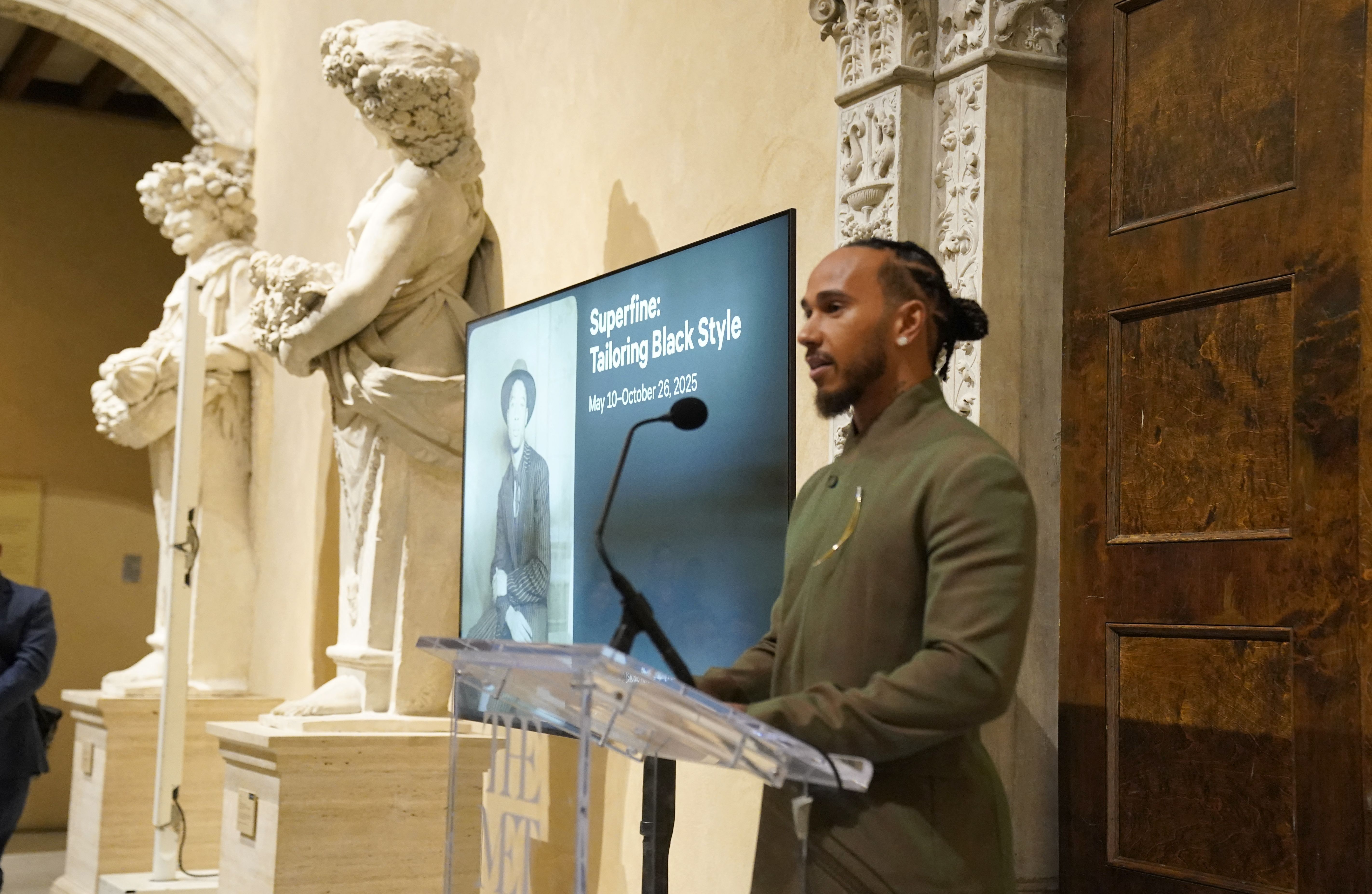 Lewis Hamilton e LeBron James 'se juntam' em tradicional evento em Nova Iorque