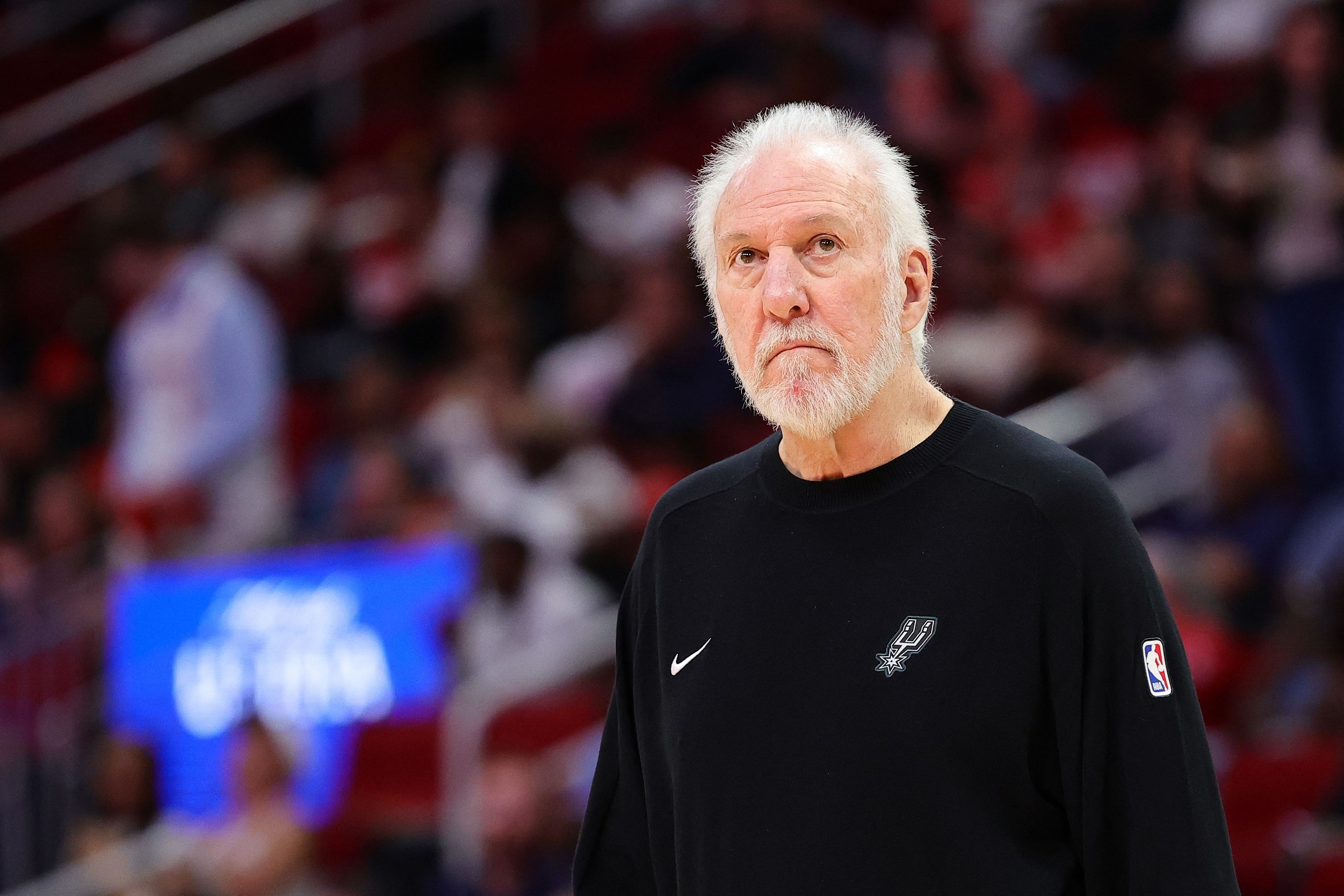 Gregg Popovich, técnico histórico da NBA, sofre AVC e é afastado para recuperação