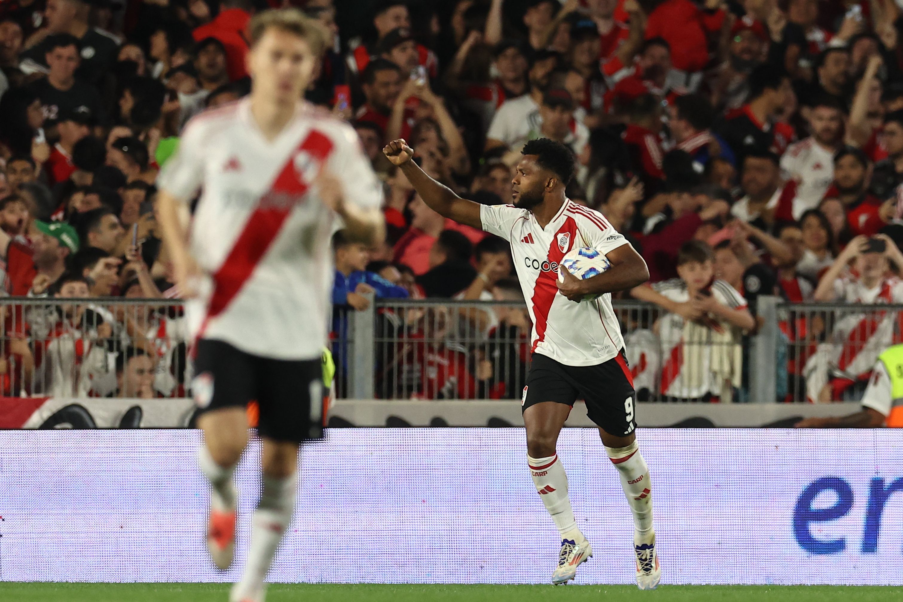 River Plate empata com líder do Argentino antes de duelo com Atlético