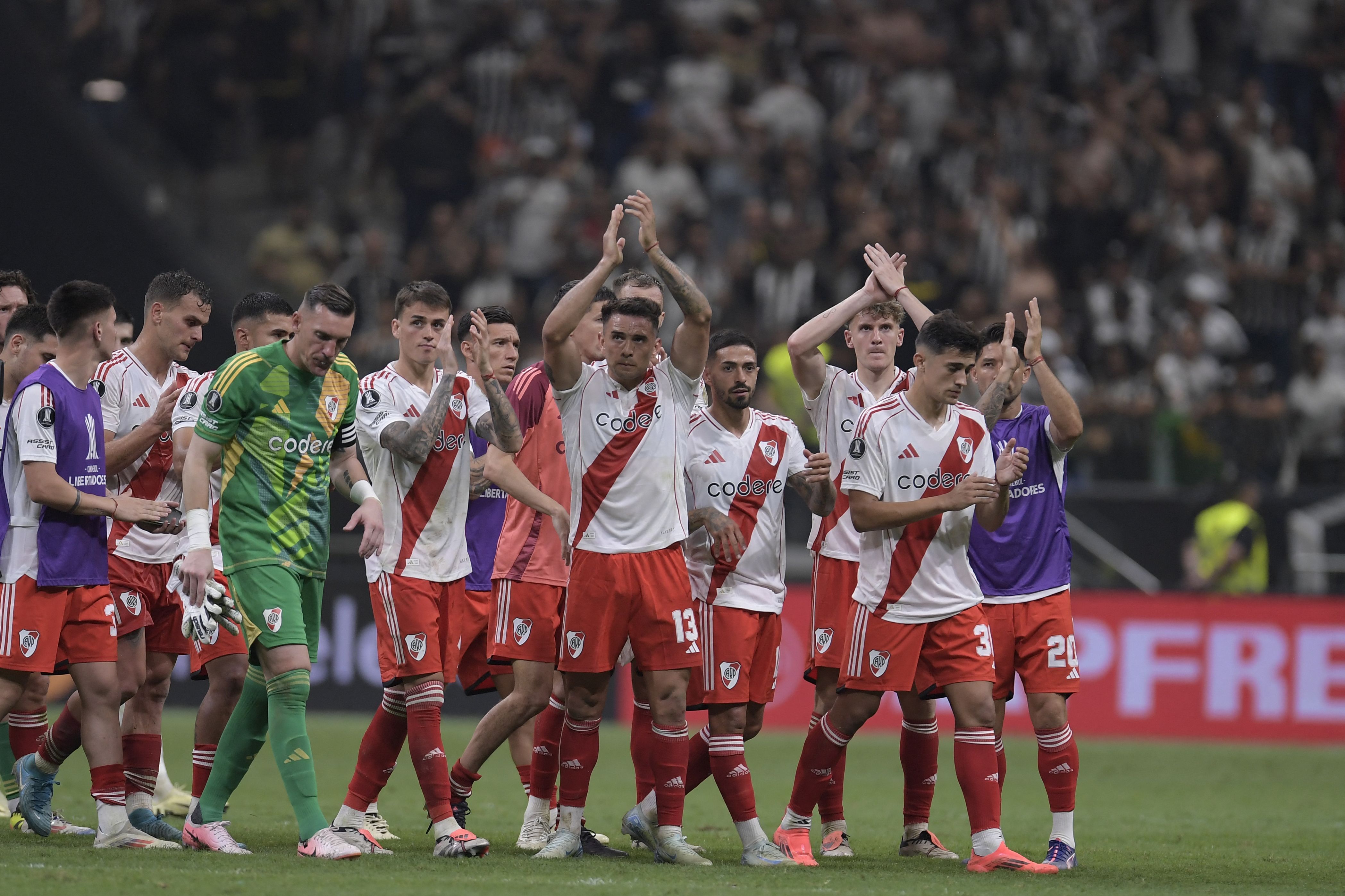 Torcida do River 'murcha' na Arena MRV com goleada diante do Atlético