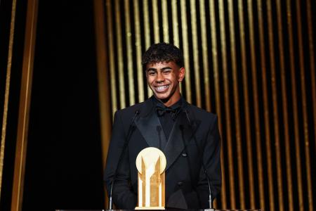 Premiados do Bola de Ouro 2024: Yamal, do Barcelona, recebeu o troféu Kopa, como melhor jogador sub-21