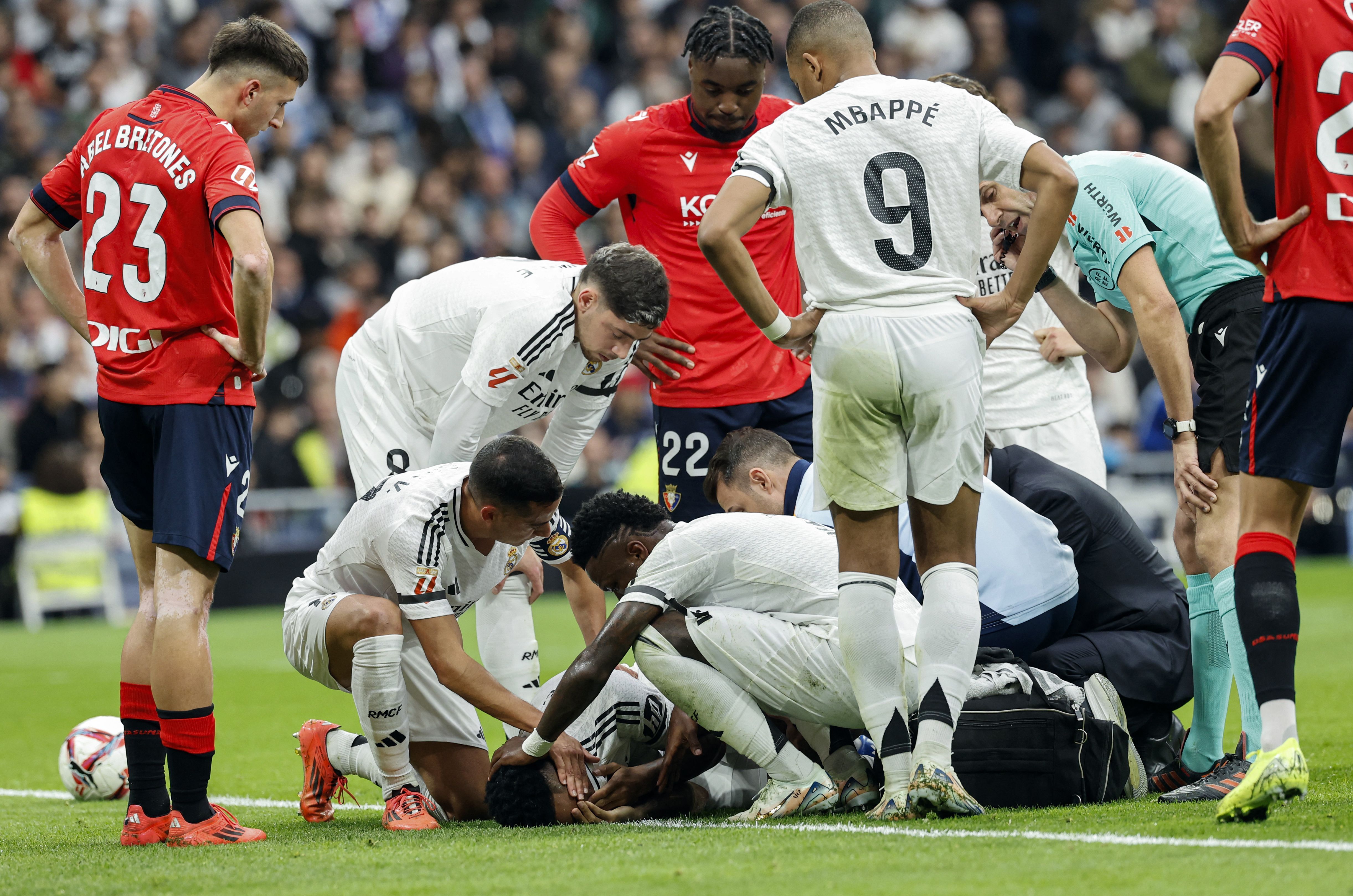 Brasileiro do Real Madrid se machuca, deixa campo aos prantos e preocupa