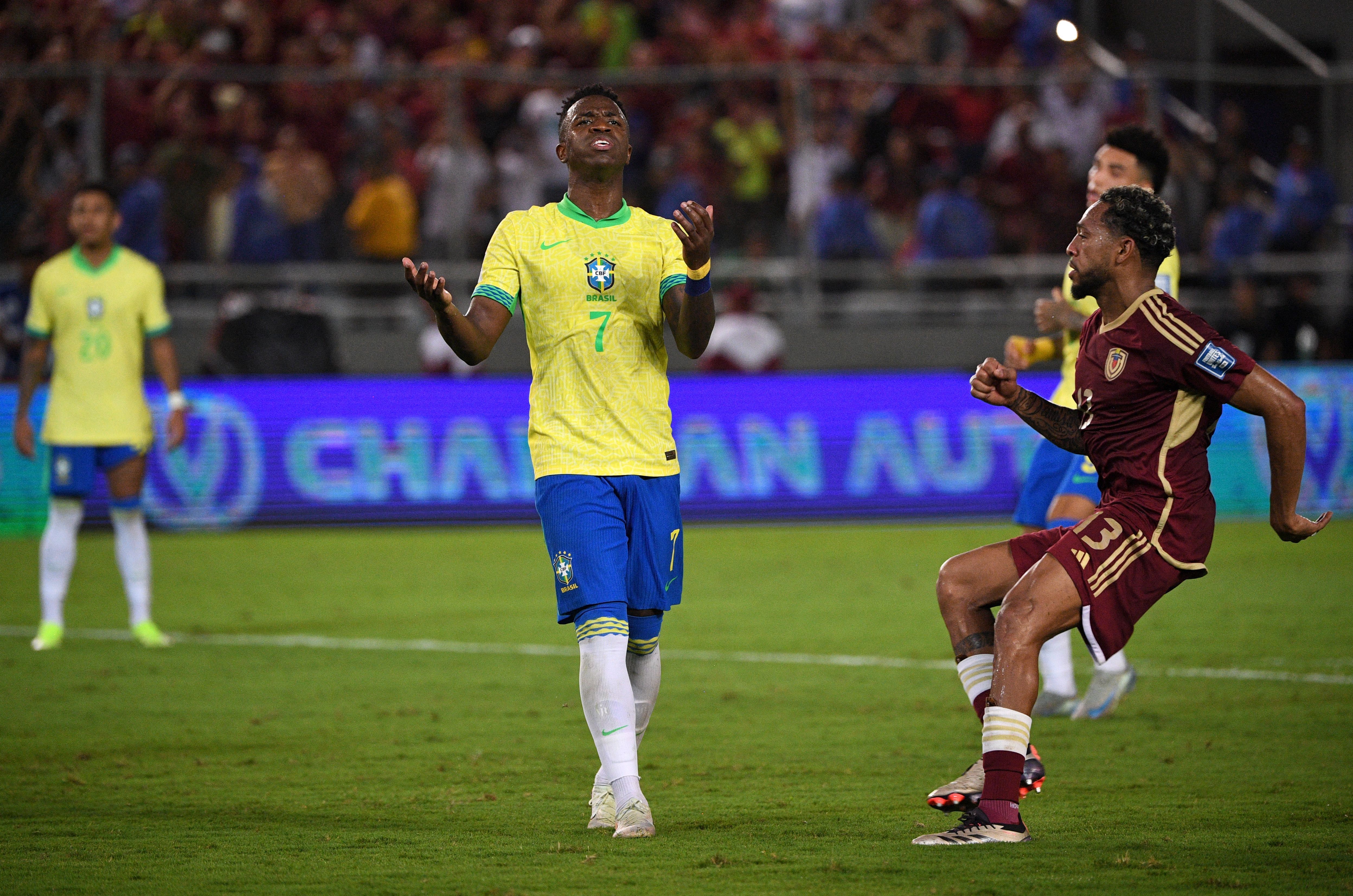 Marquinhos reclama de artimanha da Venezuela em empate da Seleção: 'Tem que penalizar'