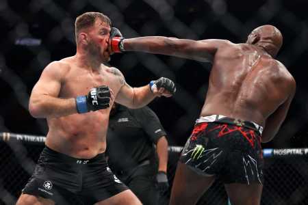 Jon Jones nocauteia Stipe Miocic e mantém cinturão do UFC