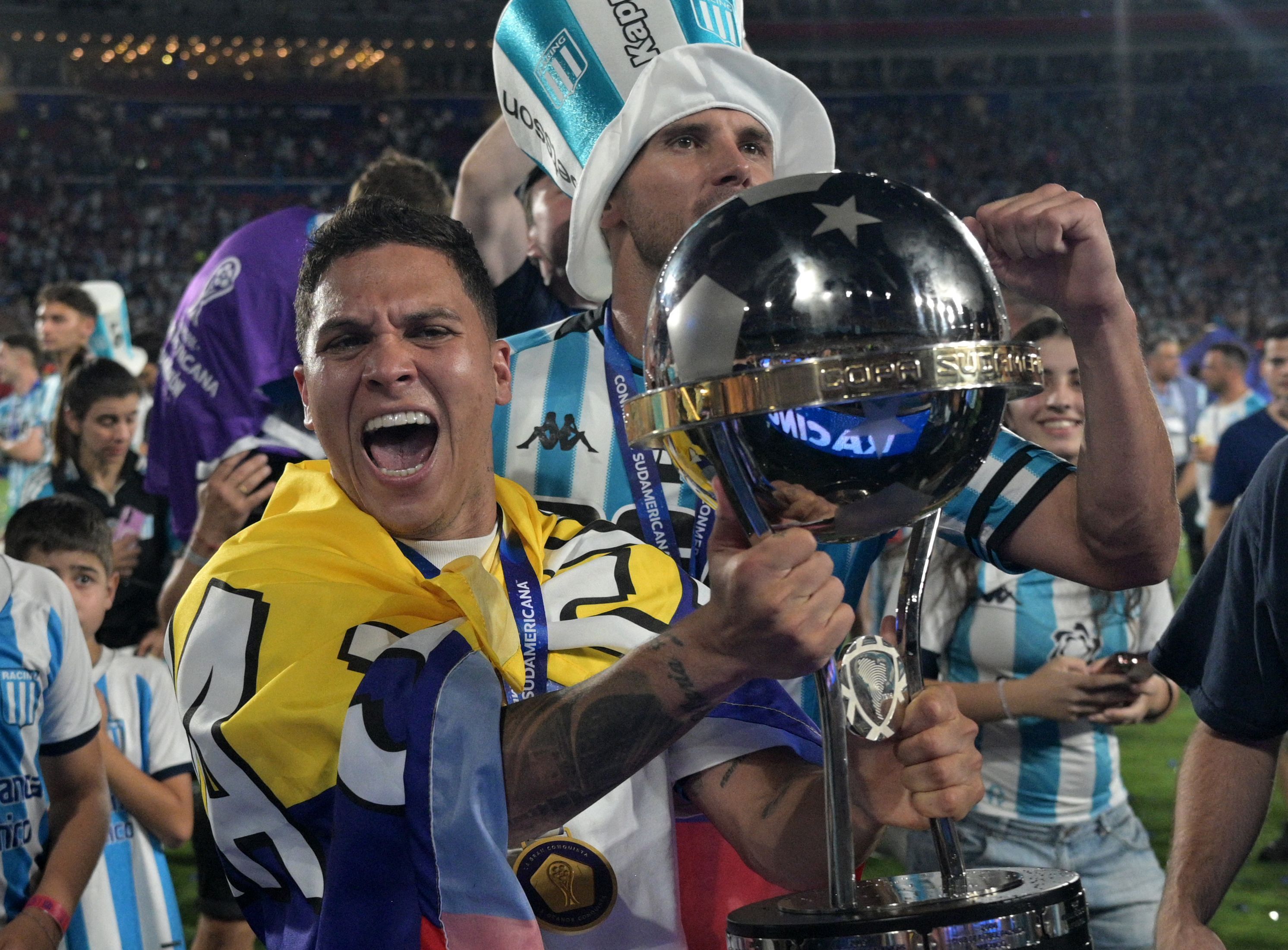 Ídolo do Atlético e algoz do Cruzeiro vai ao estádio e acompanha título do Racing