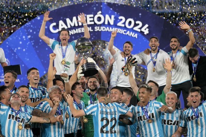 Racing ergue a taça do inédito título da Copa Sul-Americana