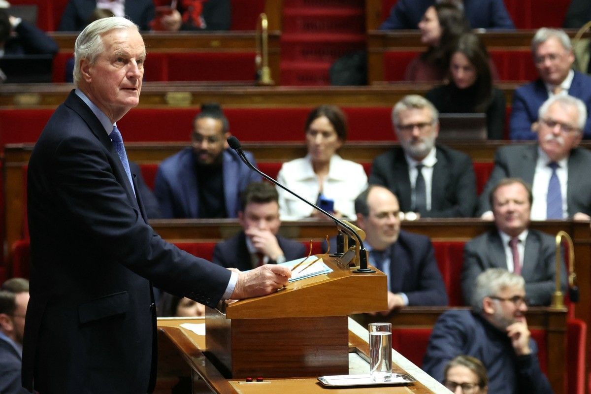 Deputados da França derrubam primeiro-ministro indicado por Macron